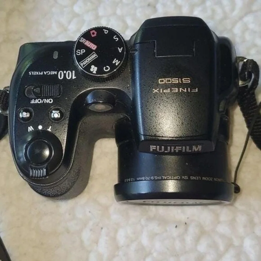 Fujifilm Finepix S1500 MP‎ 12X Image Camera, Strap & Lens Cover